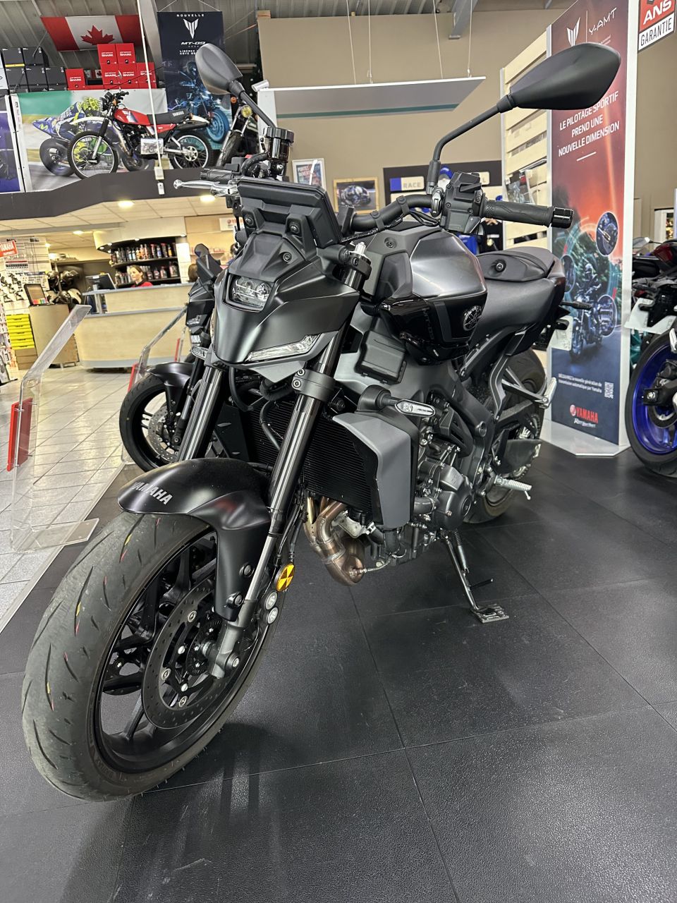 YAMAHA MT-09 Y-AMT 1