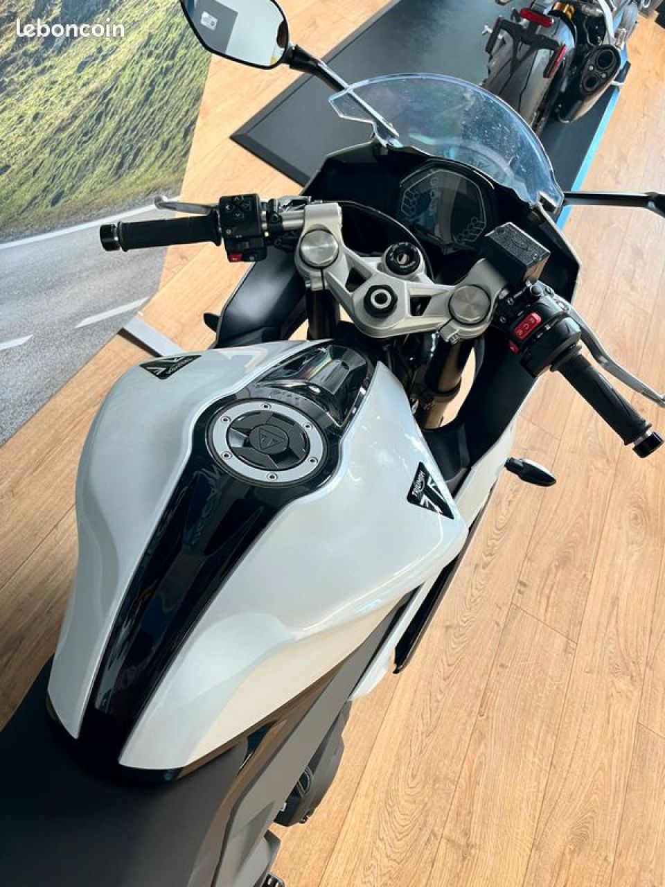 TRIUMPH 	DAYTONA 660 2