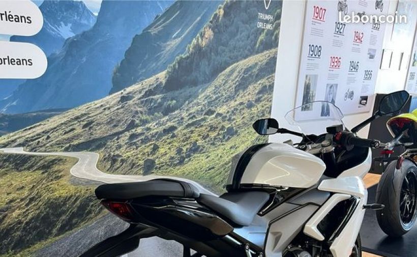 TRIUMPH 	DAYTONA 660 4
