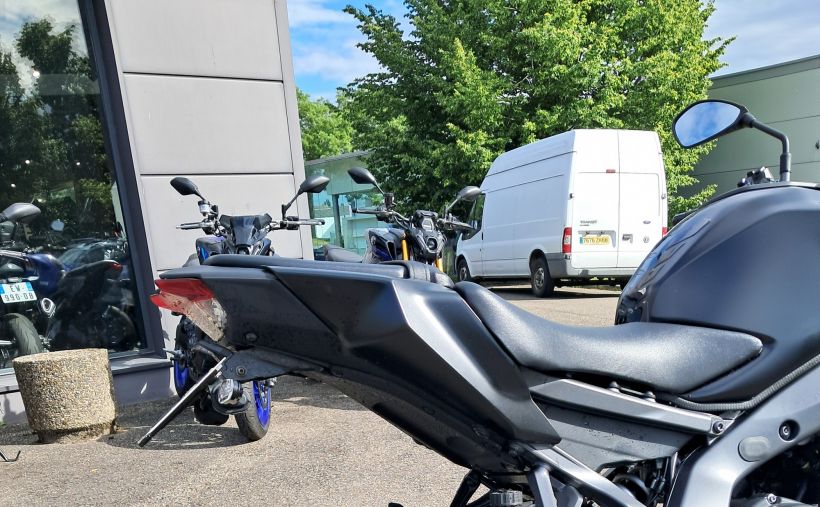 YAMAHA MT-09 3