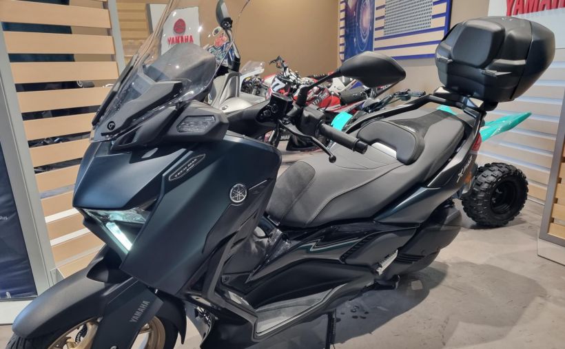 YAMAHA XMAX 300 Tech Max 1