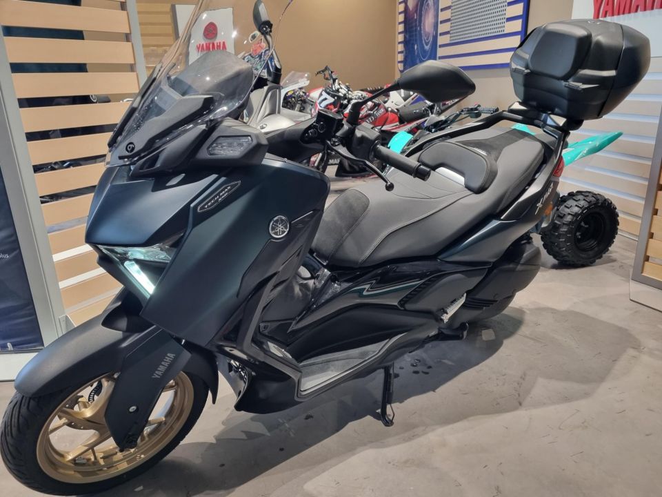 YAMAHA XMAX 300 Tech Max 1
