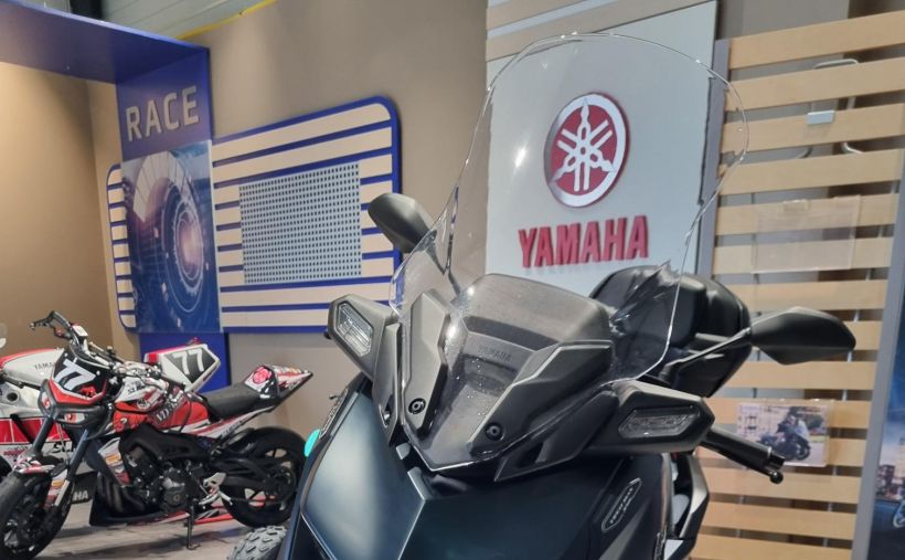 YAMAHA XMAX 300 Tech Max 3