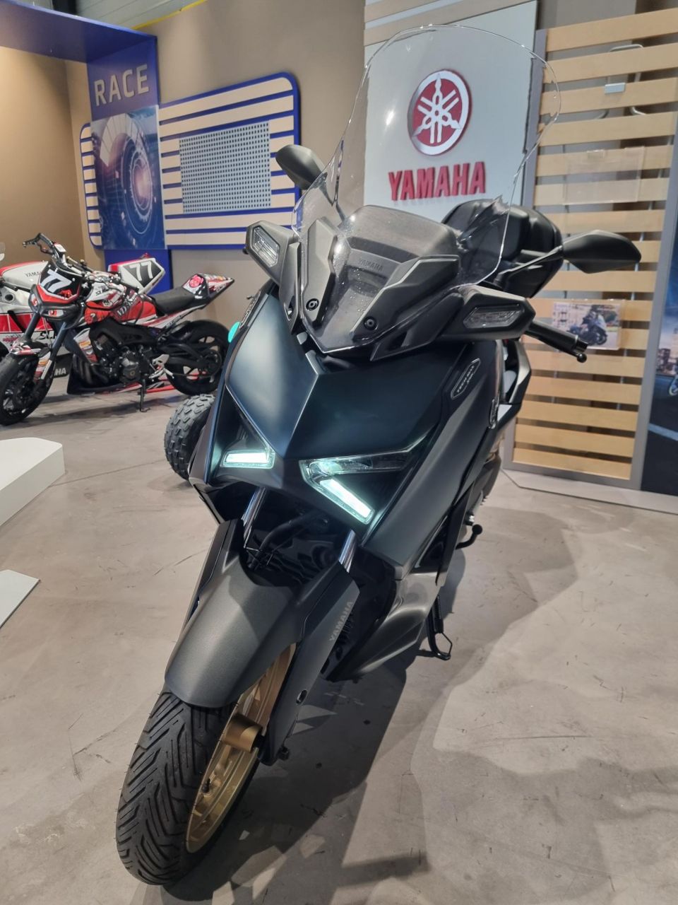 YAMAHA XMAX 300 Tech Max 3