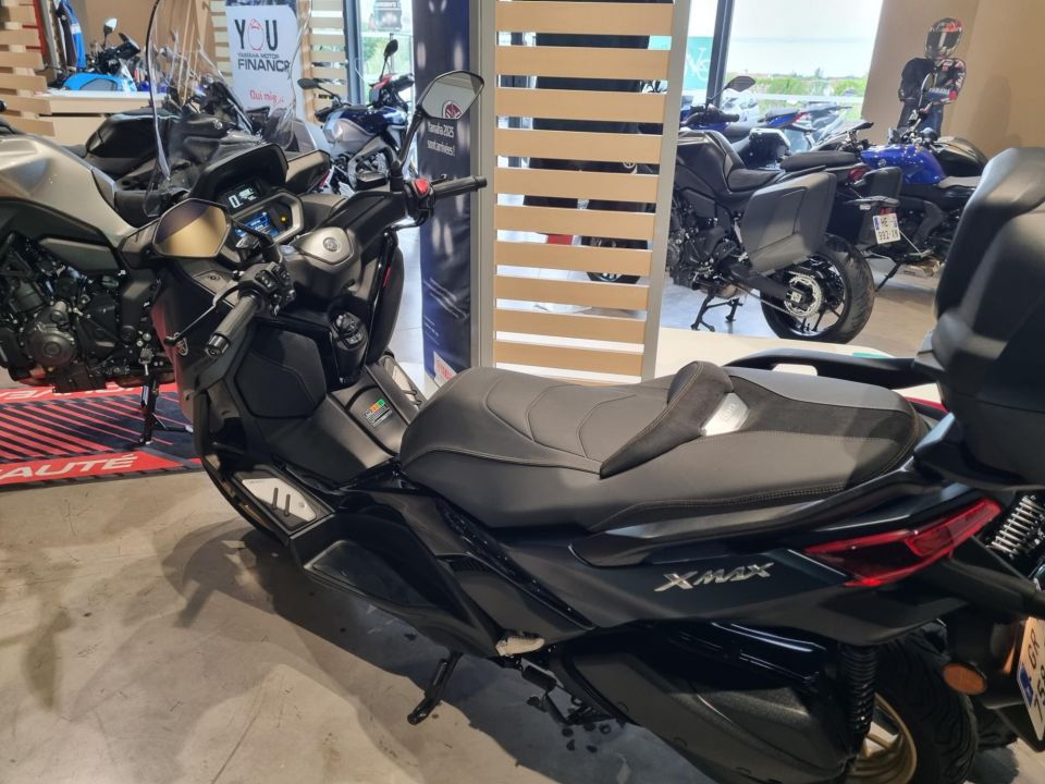 YAMAHA XMAX 300 Tech Max 4