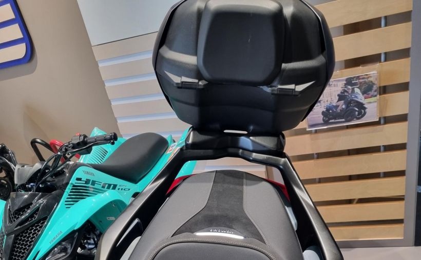 YAMAHA XMAX 300 Tech Max 6