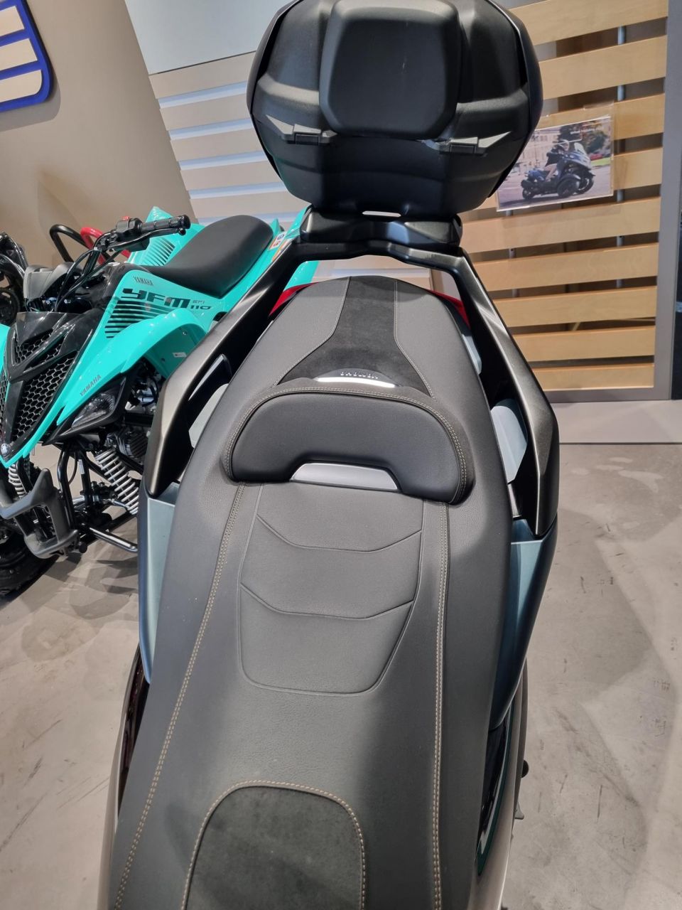 YAMAHA XMAX 300 Tech Max 6