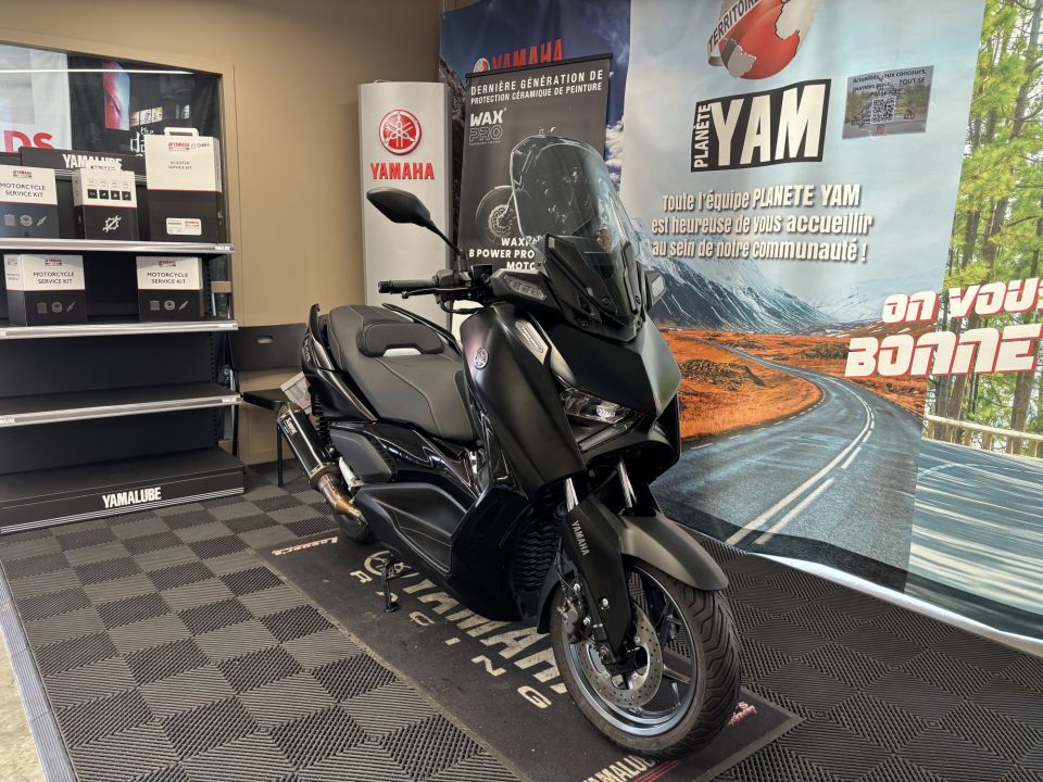 YAMAHA XMAX 300 Tech Max 1