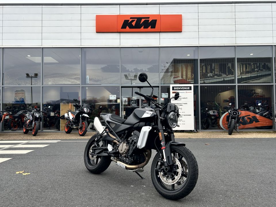 HUSQVARNA SVARTPILEN 801 26