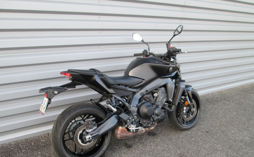 YAMAHA MT-09  Y-AMT 16