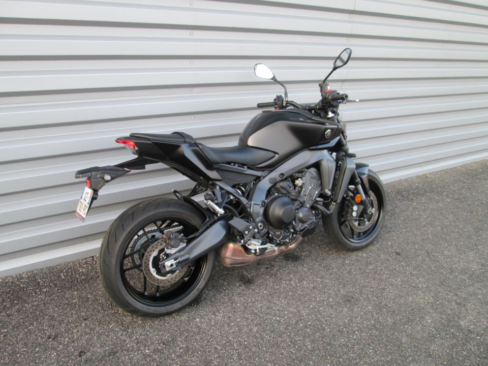 YAMAHA MT-09  Y-AMT 16