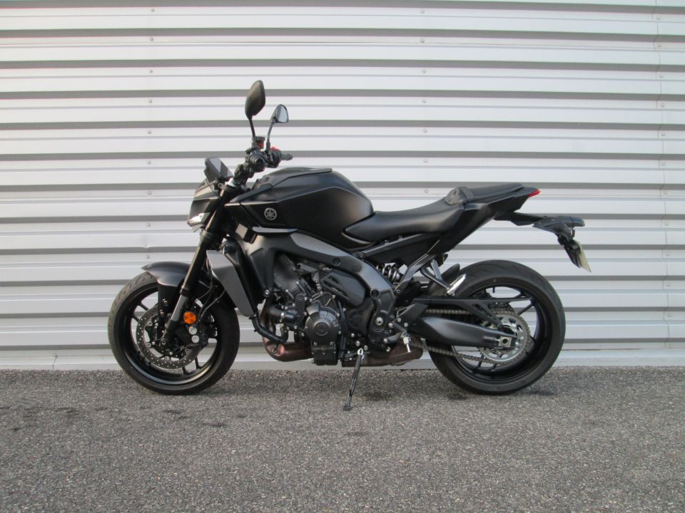 YAMAHA MT-09  Y-AMT 24