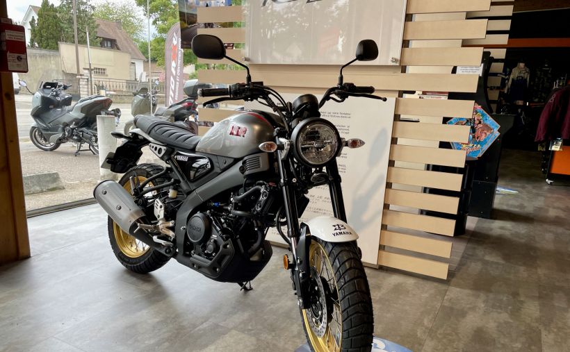 YAMAHA XSR 125 Legacy 1