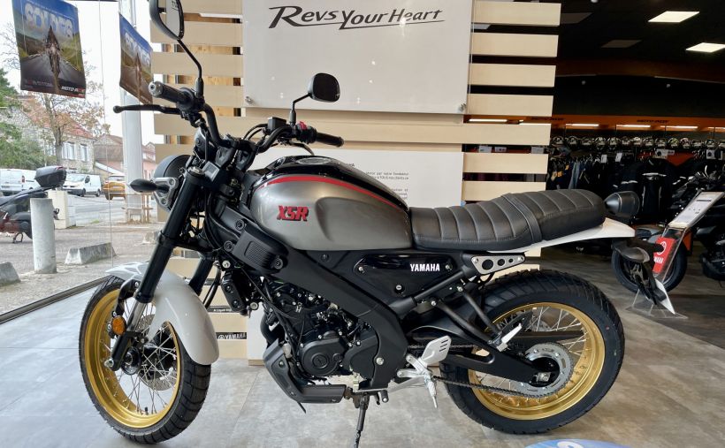 YAMAHA XSR 125 Legacy 3