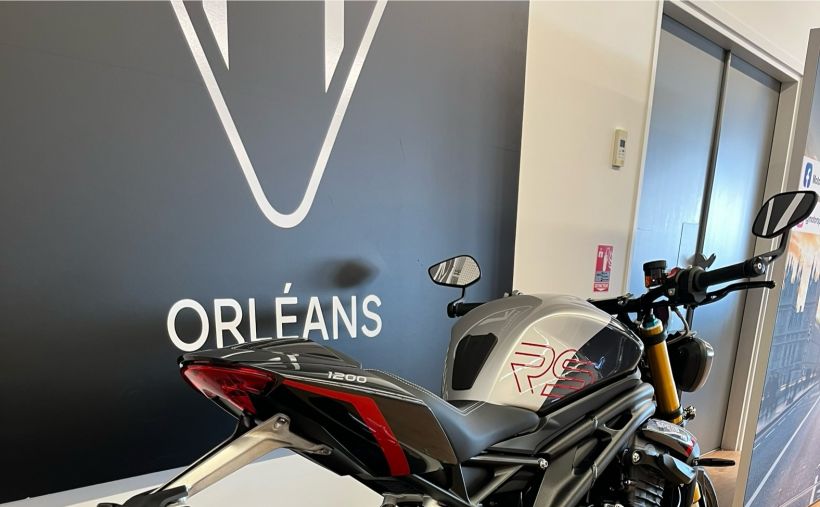 TRIUMPH SPEED TRIPLE 1200 RS 2