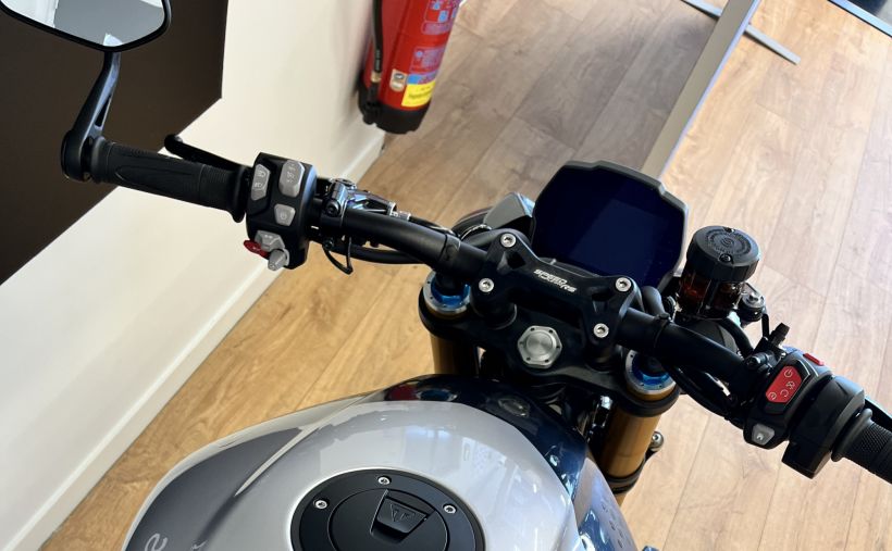 TRIUMPH SPEED TRIPLE 1200 RS 3