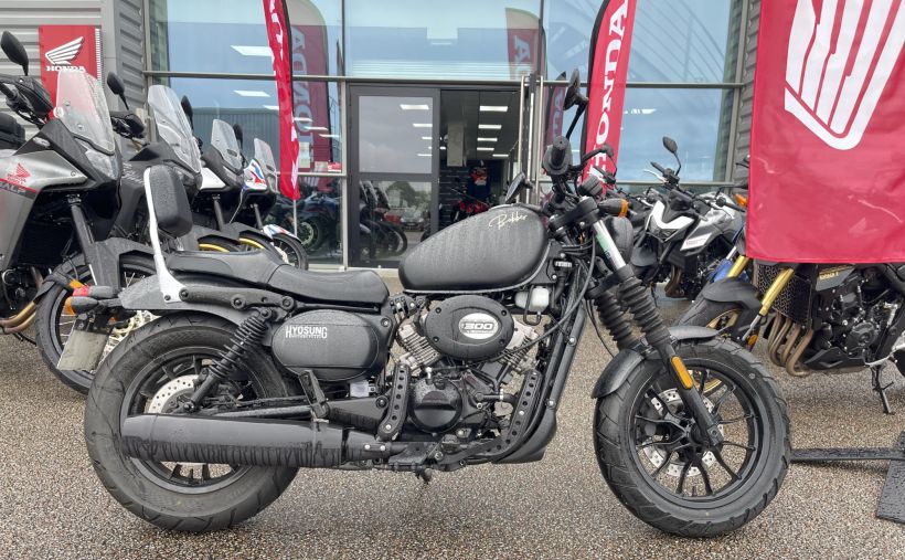 HYOSUNG GV 300 S BOBBER 8