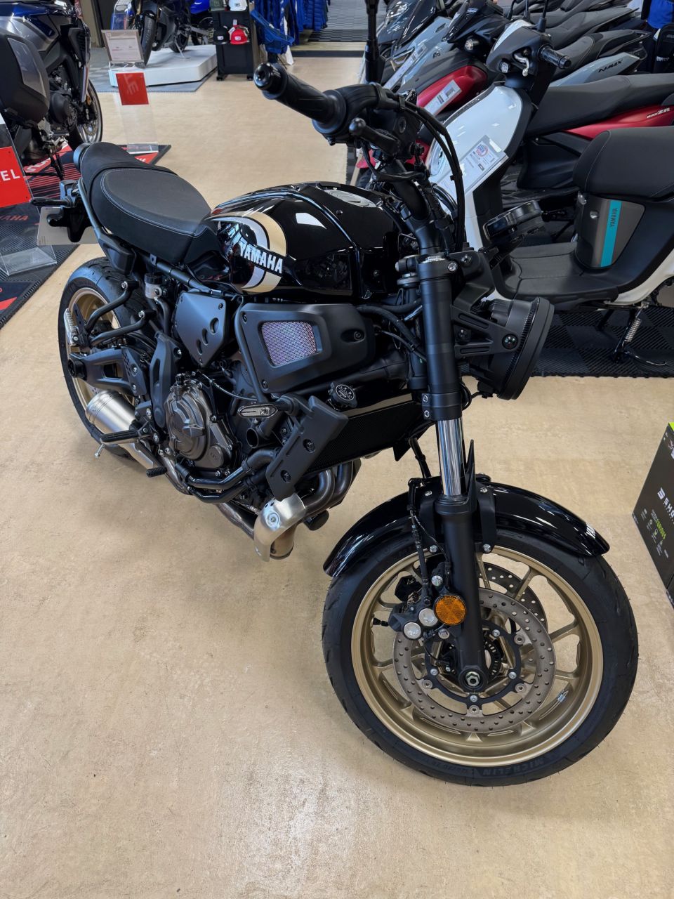 YAMAHA XSR 700 6