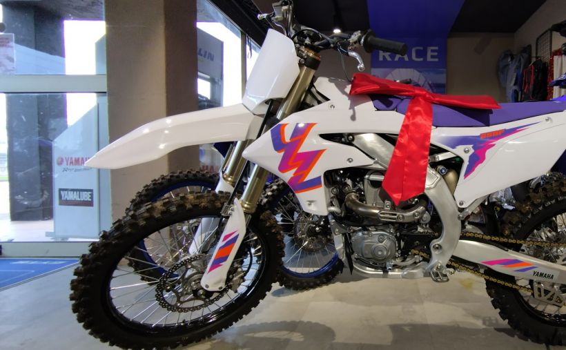 YAMAHA YZ 250 F 50TH AANIVERSARY EDITION 1