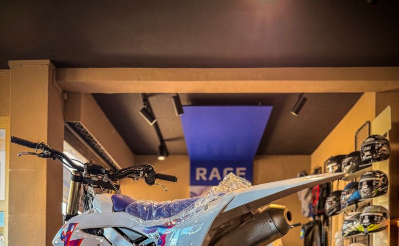 YAMAHA YZ 250 F 50TH AANIVERSARY EDITION 2