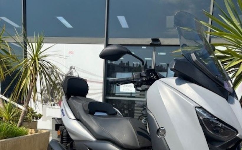 YAMAHA XMAX 300 0