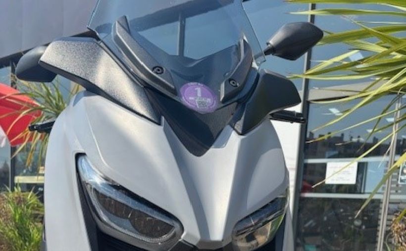 YAMAHA XMAX 300 1