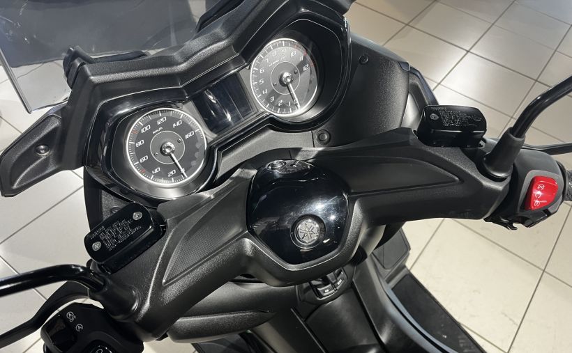 YAMAHA XMAX 125 4