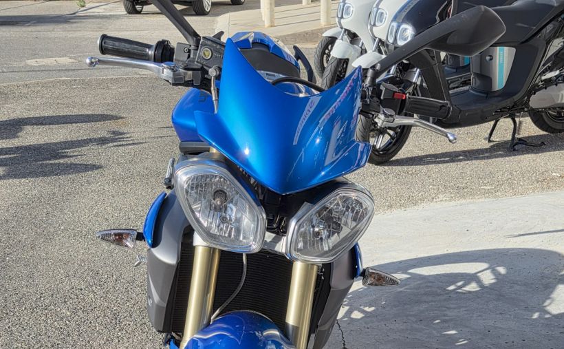 TRIUMPH STREET TRIPLE 675 1