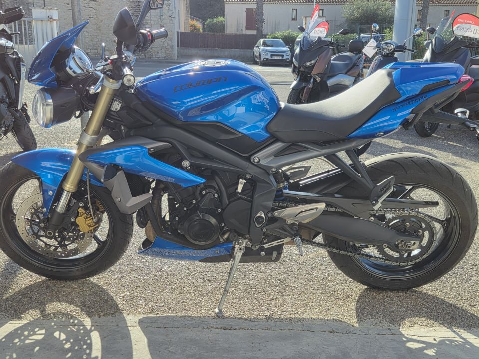 TRIUMPH STREET TRIPLE 675 2