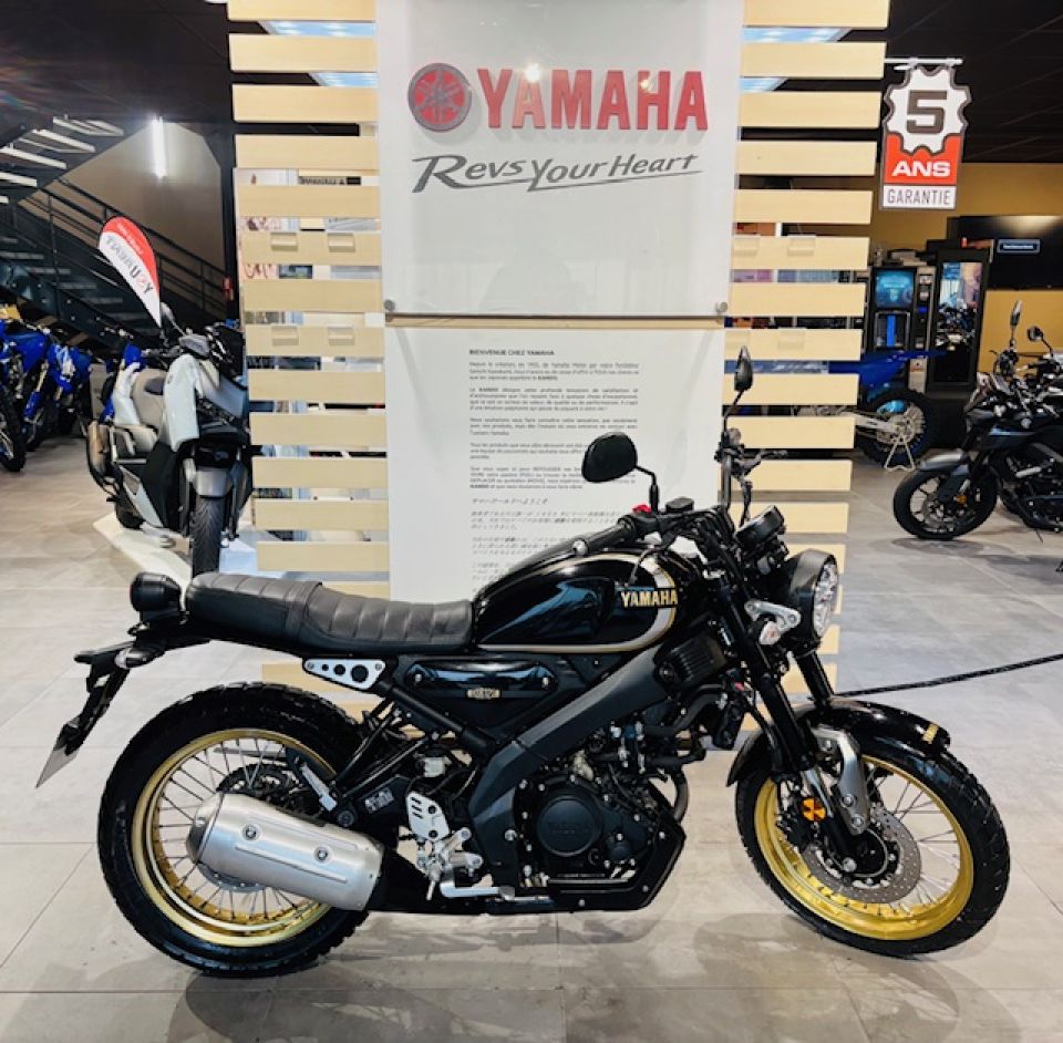 YAMAHA XSR 125 Legacy 8
