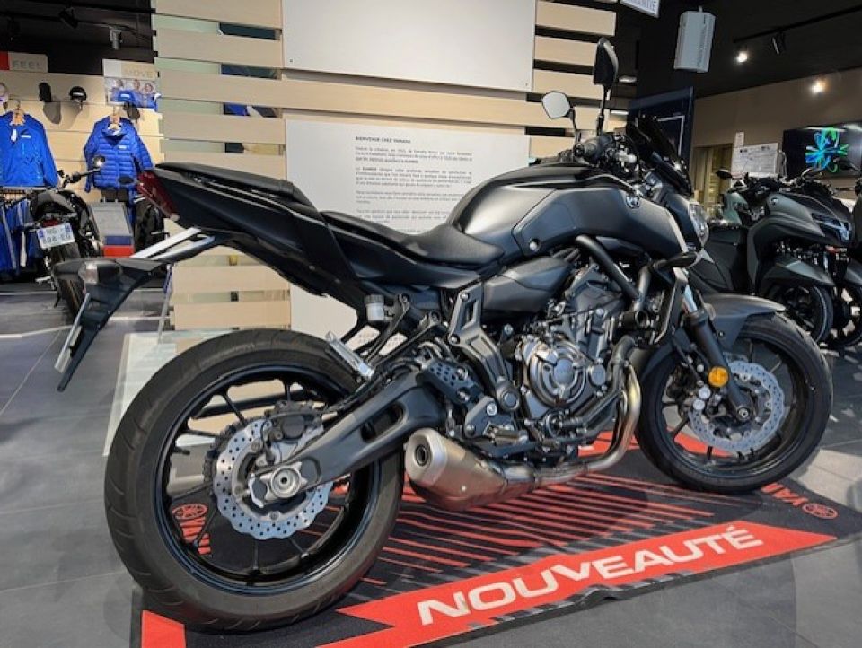 YAMAHA MT-07 (47.5CV) 3