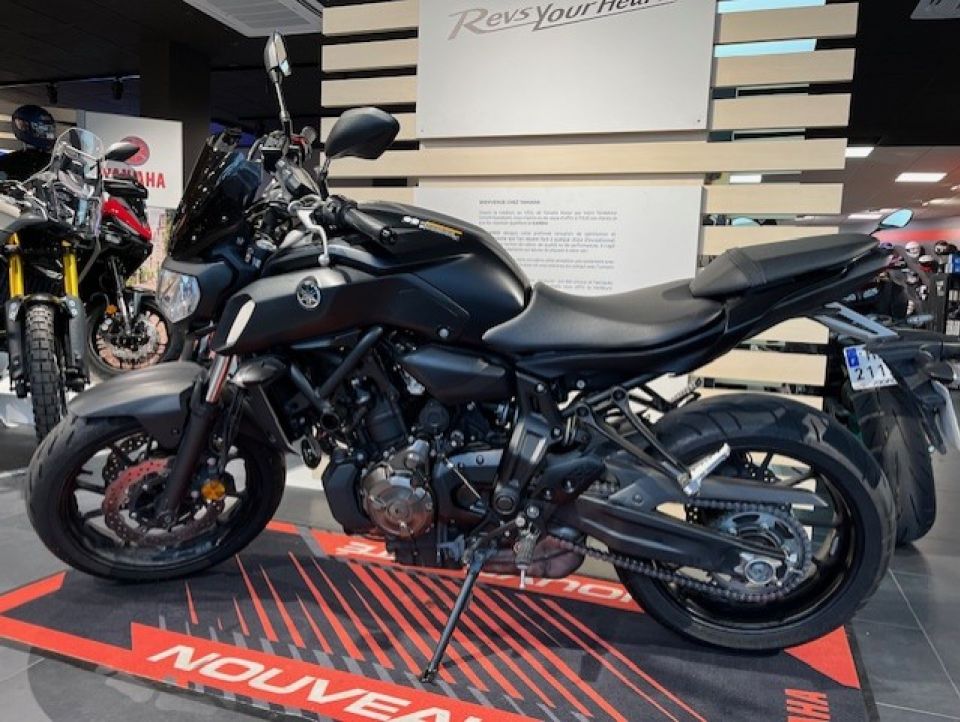 YAMAHA MT-07 (47.5CV) 4