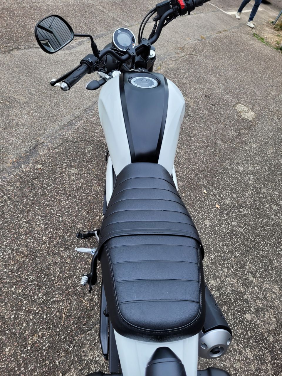 YAMAHA XSR 125 12