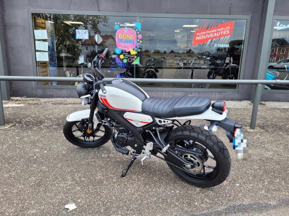 YAMAHA XSR 125 3