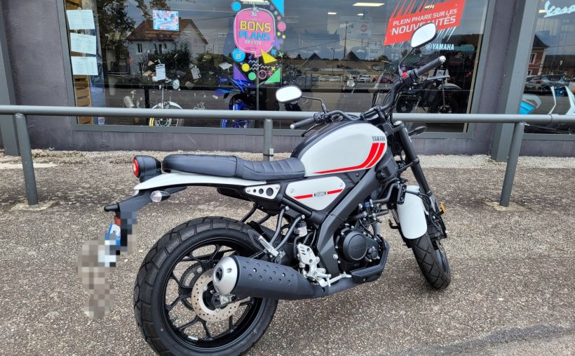 YAMAHA XSR 125 6