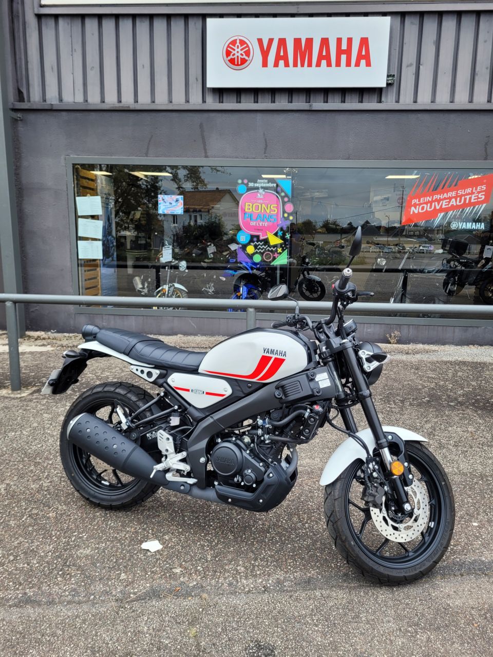 YAMAHA XSR 125 9