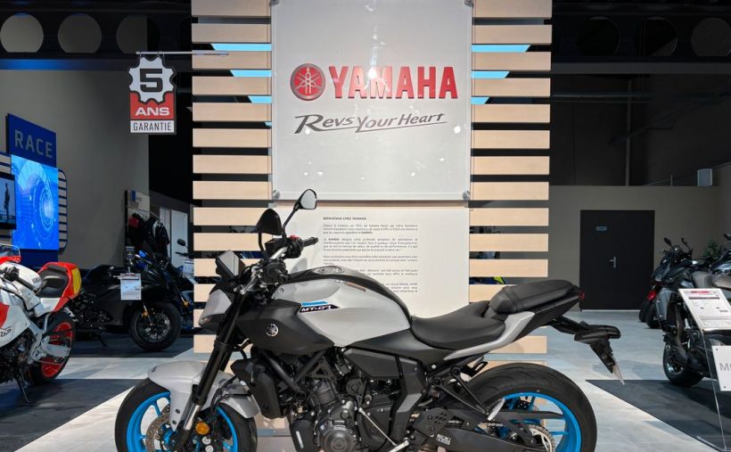 YAMAHA MT-07 3
