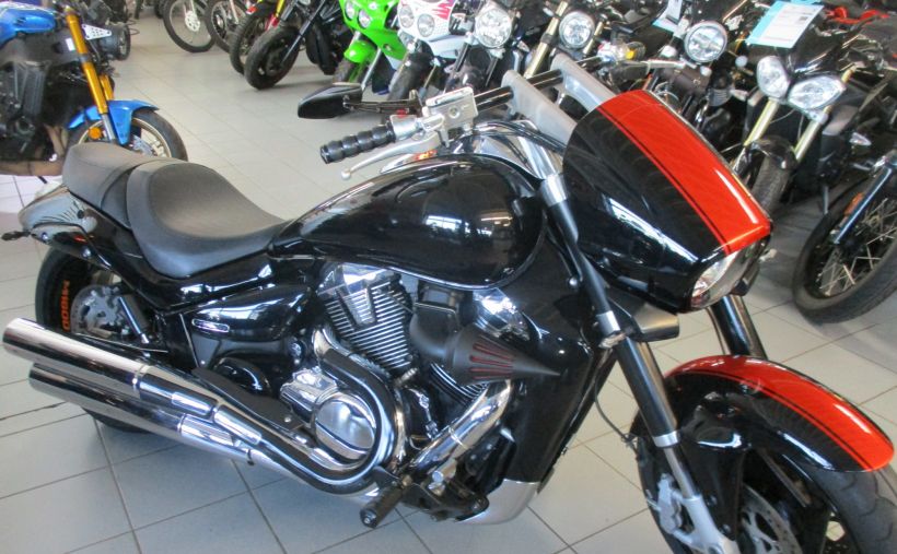 SUZUKI VZR 1800 INTRUDER 1