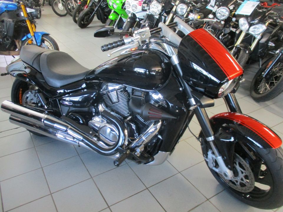 SUZUKI VZR 1800 INTRUDER 10