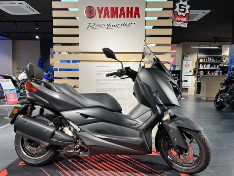 YAMAHA XMAX 300 0