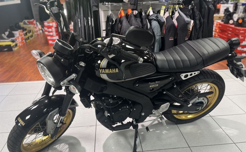 YAMAHA XSR 125 Legacy 3
