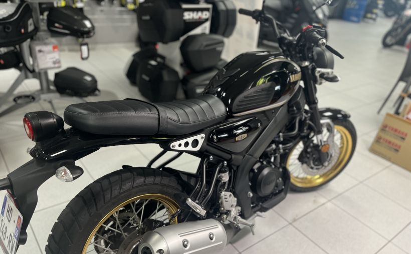 YAMAHA XSR 125 Legacy 6