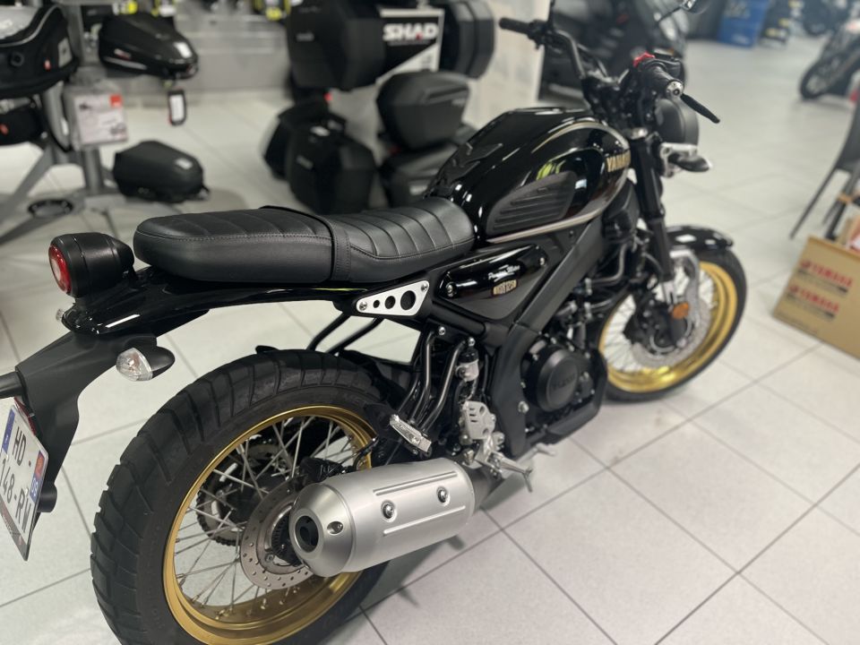 YAMAHA XSR 125 Legacy 6