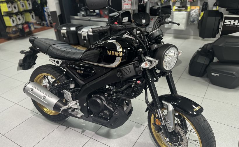 YAMAHA XSR 125 Legacy 12