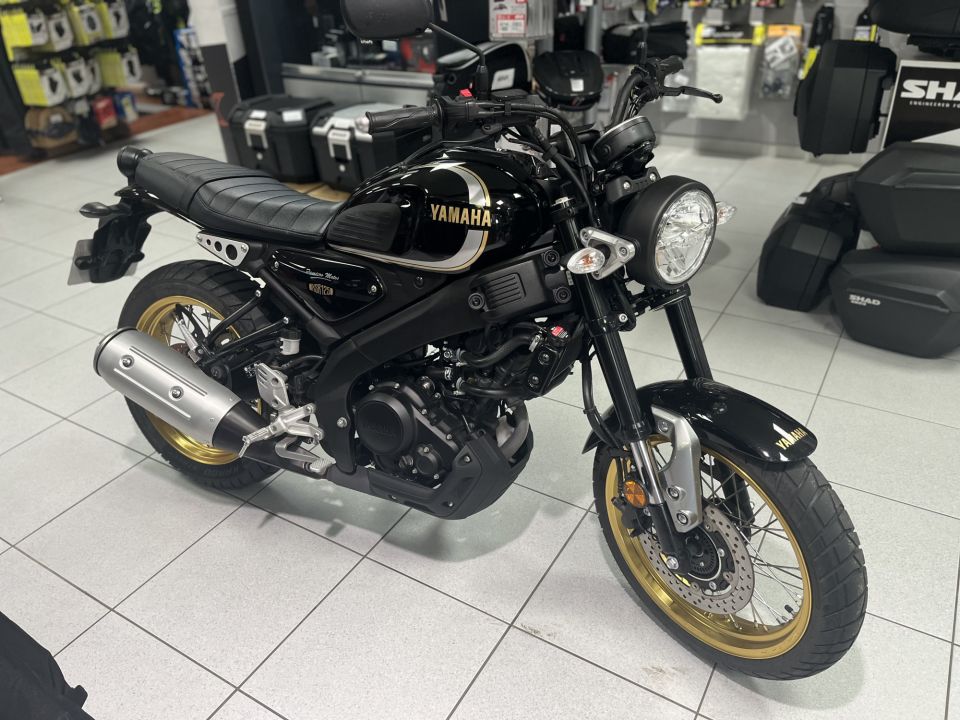 YAMAHA XSR 125 Legacy 12