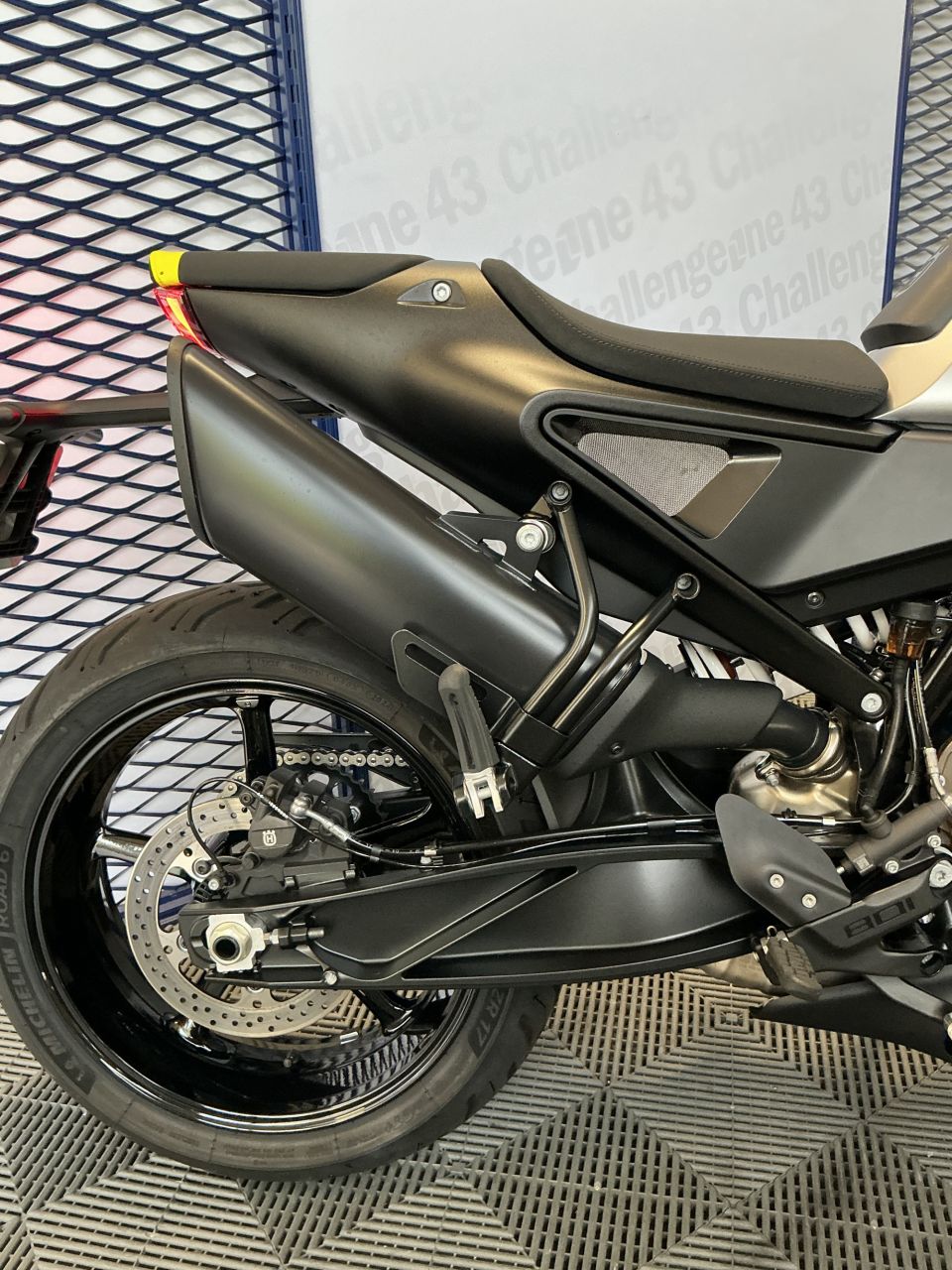 HUSQVARNA 801 vitpilen l 12