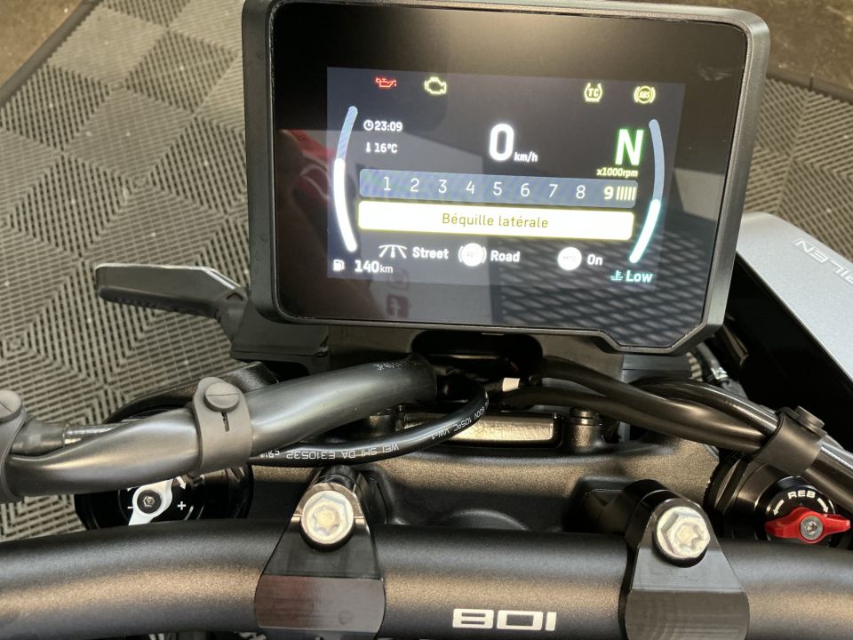 HUSQVARNA 801 vitpilen l 18