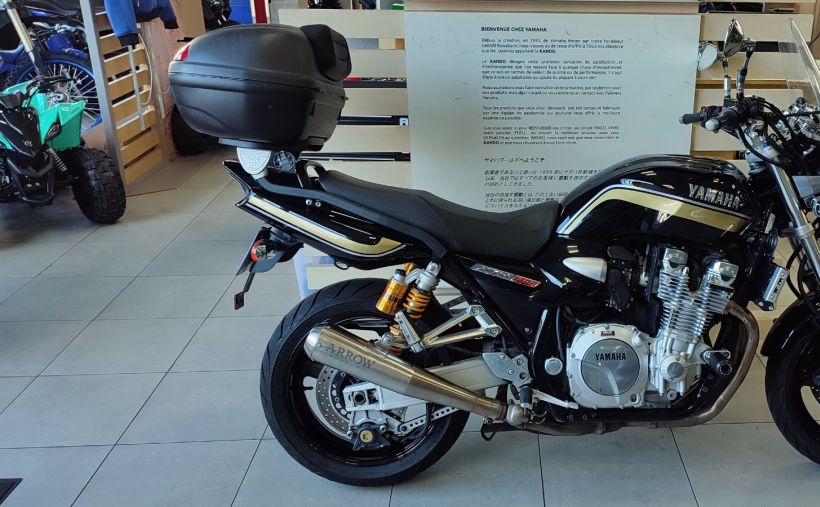 YAMAHA XJR 1300 0