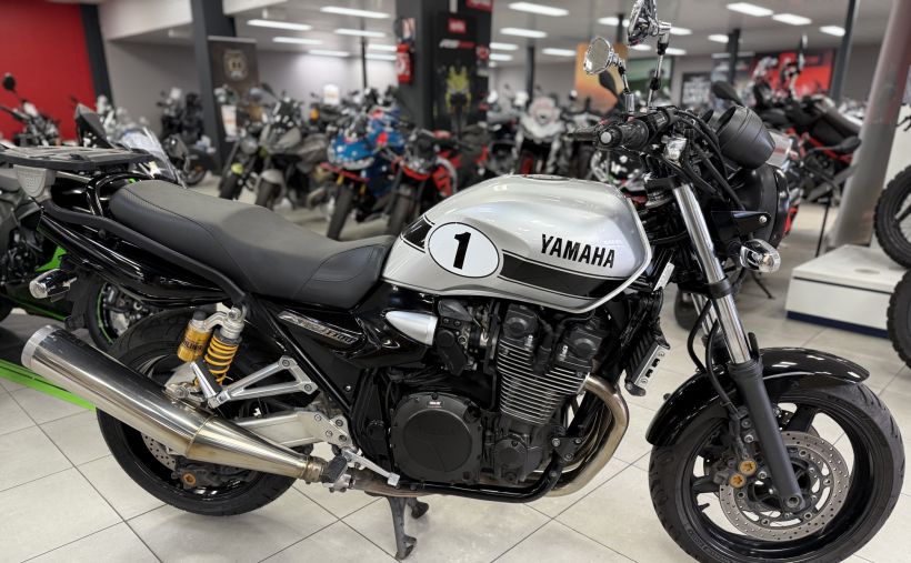 YAMAHA XJR 1300 SP 0