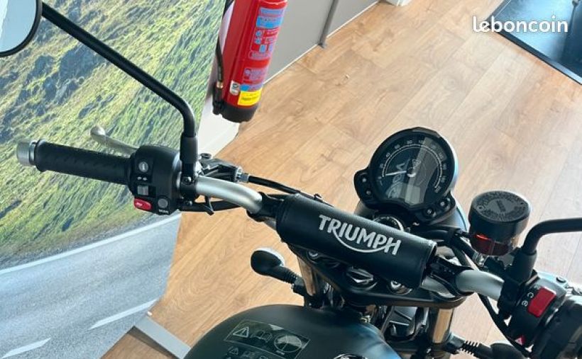 TRIUMPH STREET SCRAMBLER  900 1